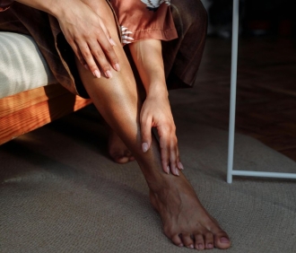 Страхът от скалпела: Защо съвременното лечение на вени няма нищо общо с операциите от миналото